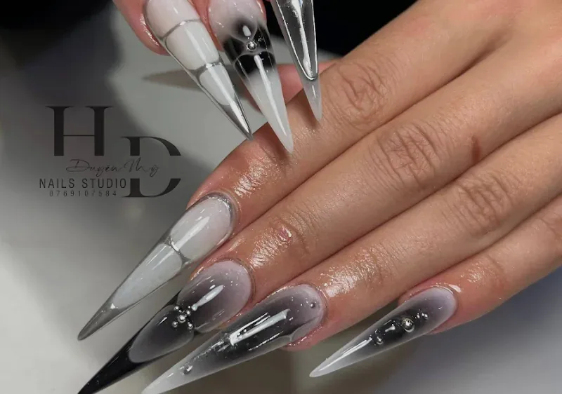 Bên trong tiệm HD nailsroom