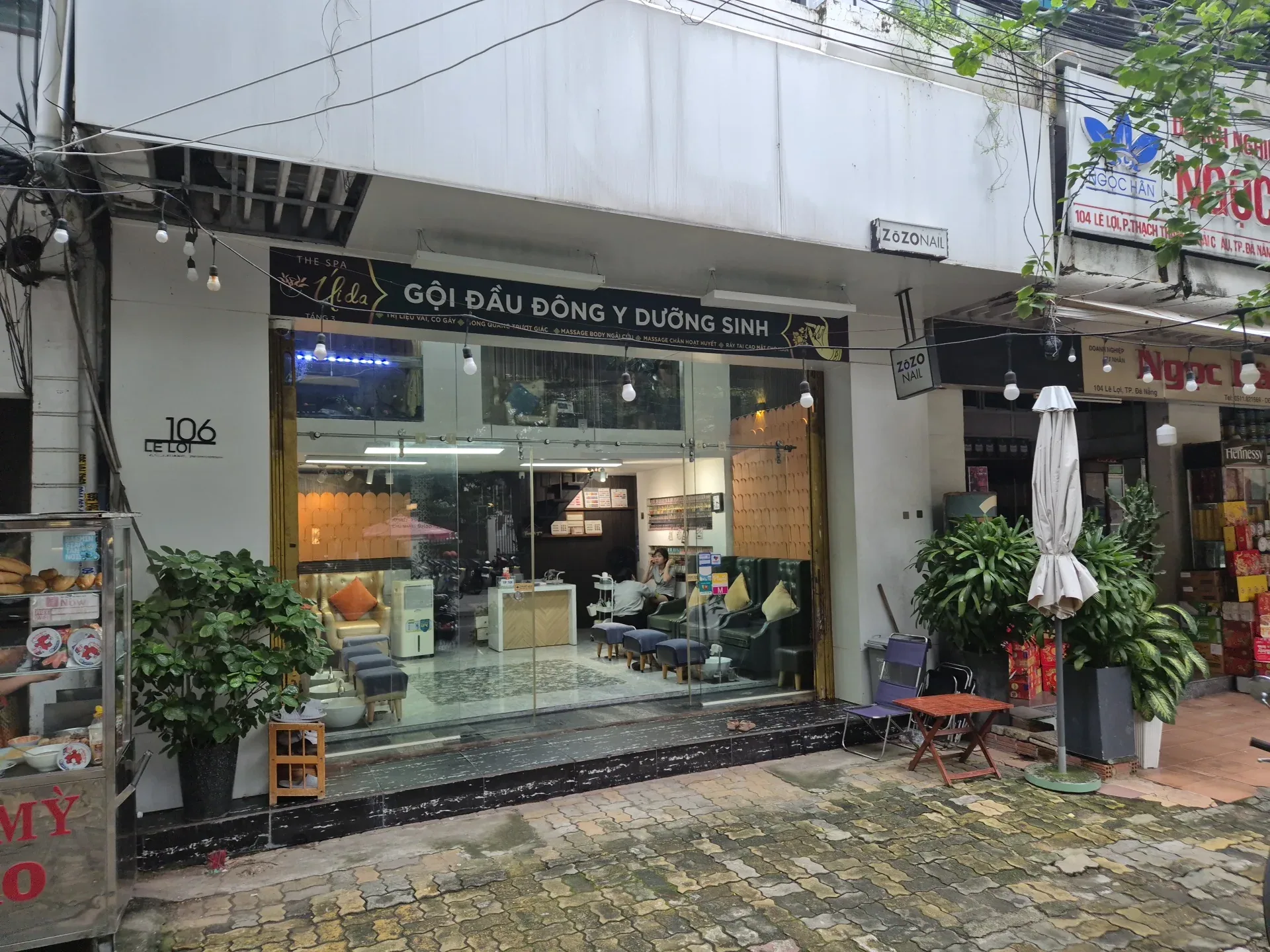 Một góc khác bên trong tiệm